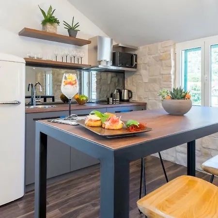 Kalavanda * Hvar Town